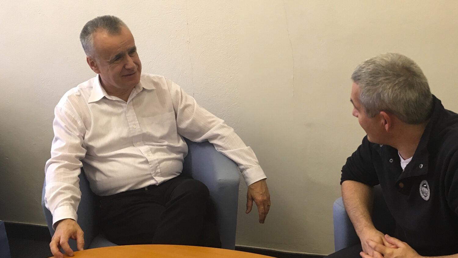 Z bubliny zaznieva hlasné kričanie: Ukrižuj!