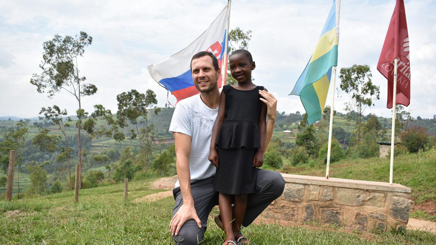 Pol roka venoval deťom v Rwande: Vo svätej zemi som našiel aj pokoru