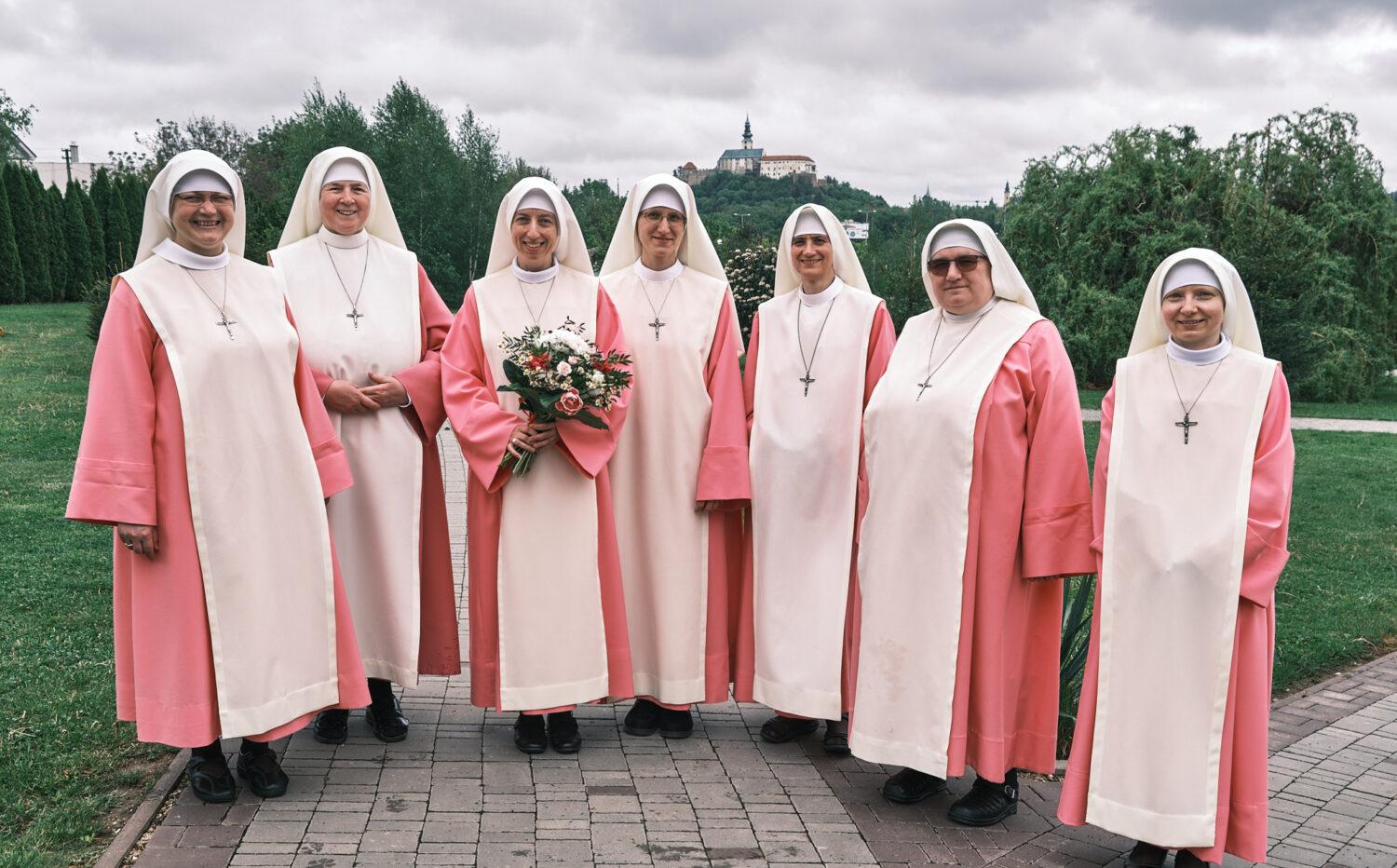 Ružová sestra Stella Mária Dolníková: Pred Eucharistiou netreba veľa rozprávať, ale veľa milovať