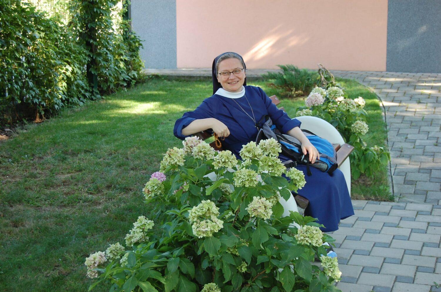 Sestra Ulrika: Dieťa sa naučí dôverovať Bohu, ak vidí rodičov pri modlitbe a v harmonickom vzťahu