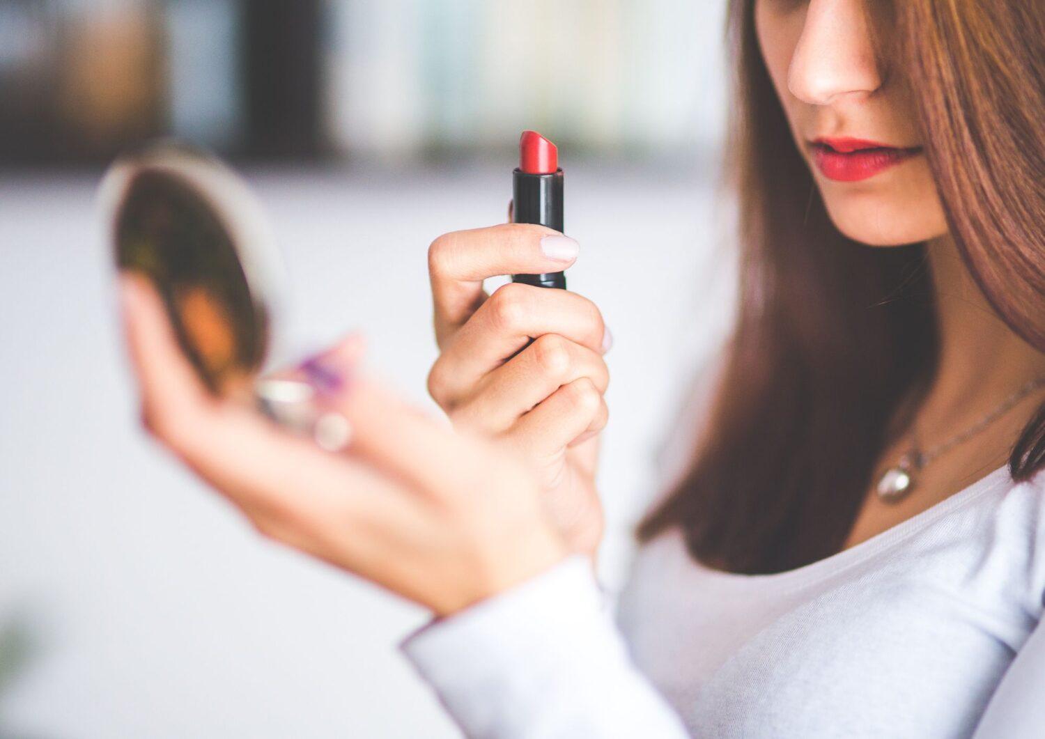 Lectio mamina: Červený rúž a deň (svätých) žien