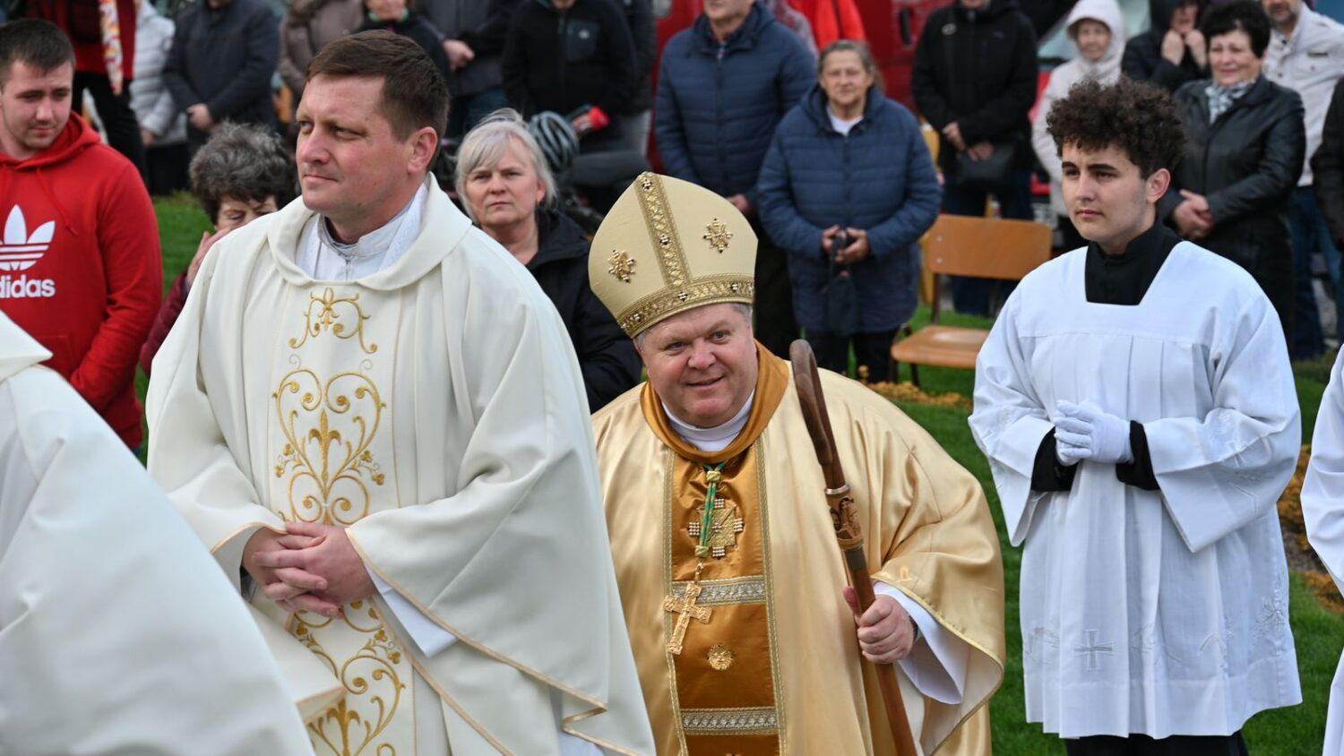 Ktorá z insígnií je najdôležitejšia alebo čo ste (ne)vedeli o biskupoch?