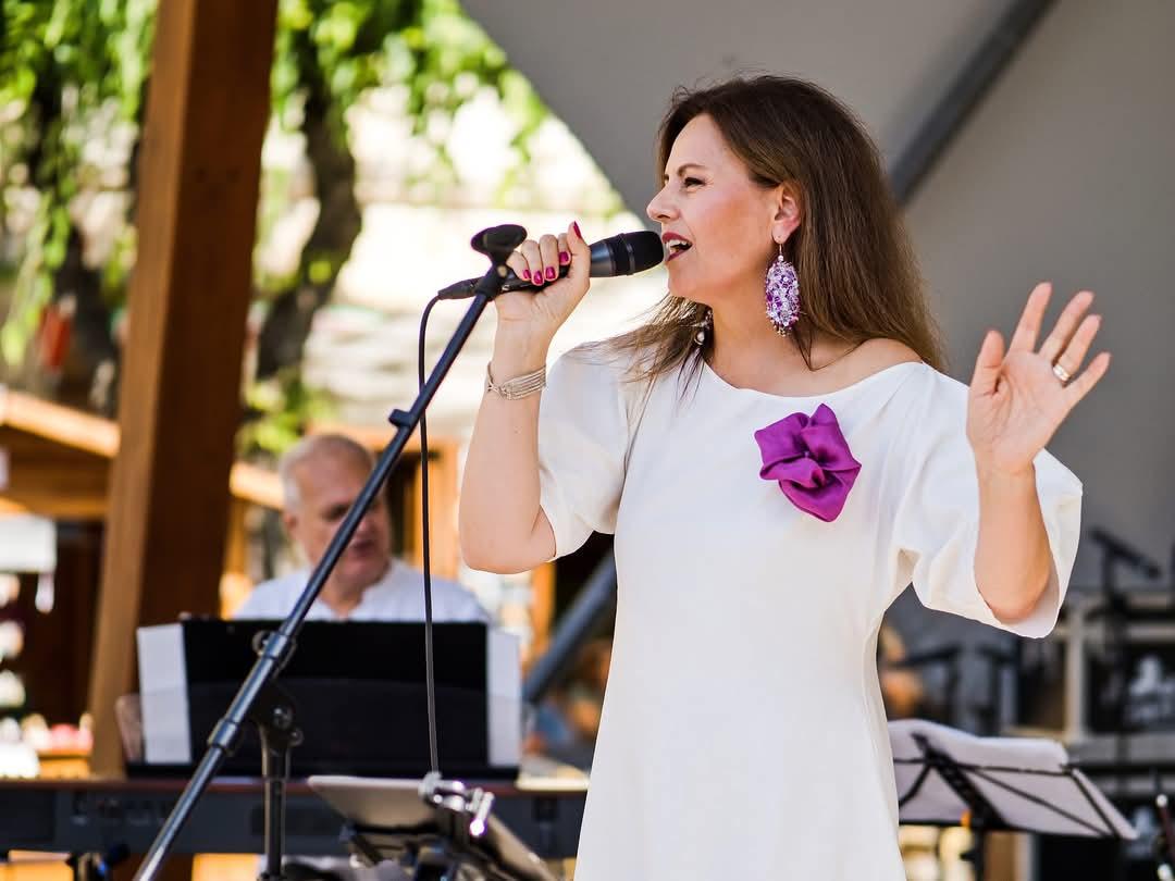 Šansónistka Lucia Bujnová: Som vďačná, že žijem naplnený život. To, čo milujem, dáva zmysel nielen mne